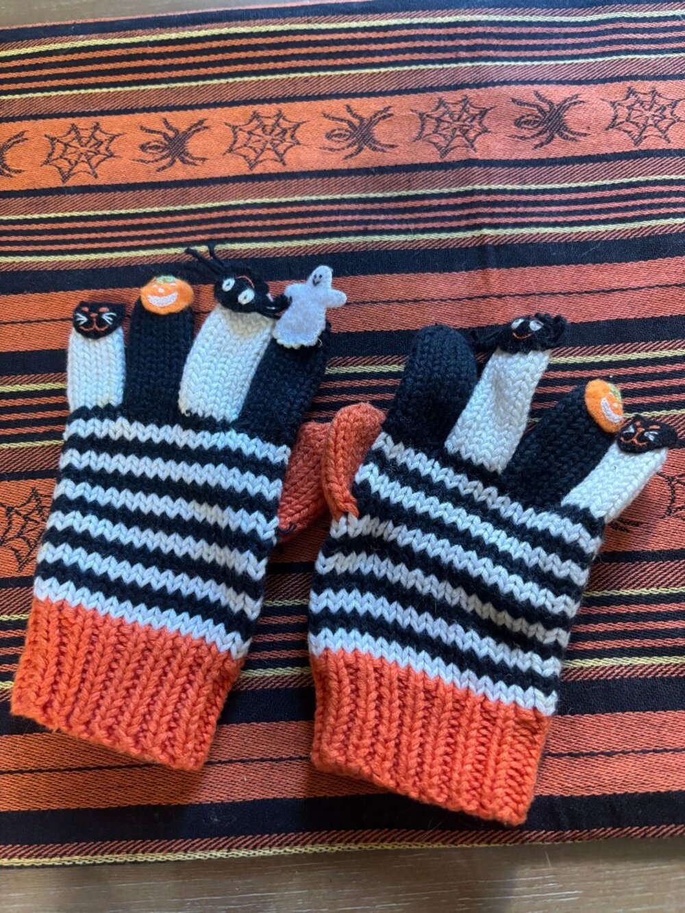 Hanna Andersson Halloween Kids Gloves